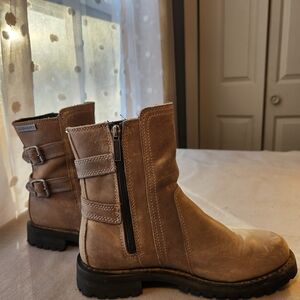 Harley Davidson motorcycle boots, Mens 7+ or Women 8-8 1/2, Exellent condition.